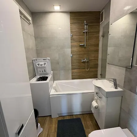 Bazylianska, Metro Brodno * Warschau