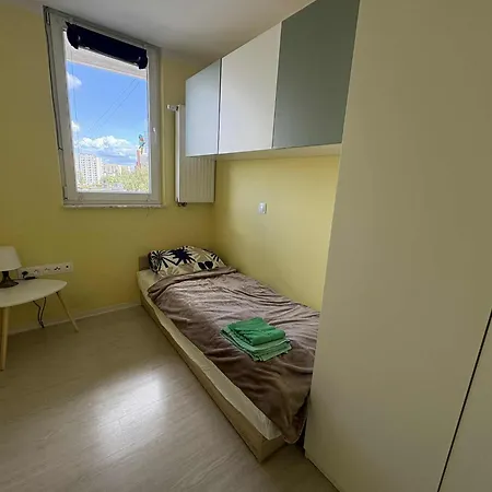 Bazylianska, Metro Brodno ורשה